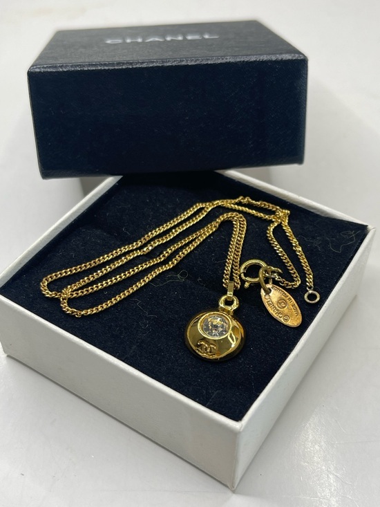CHANEL Jewelry - CHANEL Gold-Tone Crystal Disc Pendant Necklace